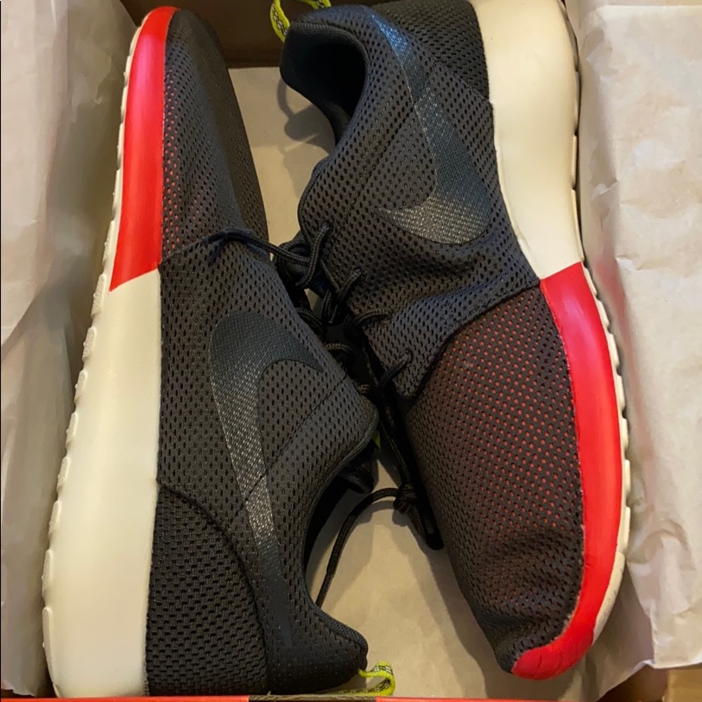 Men’s Nike Rosherun Size 12